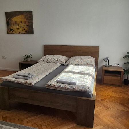 Downtown Studio Apartman Pécs Exterior foto